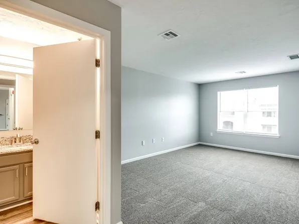 The Villas of Castleton Apartments