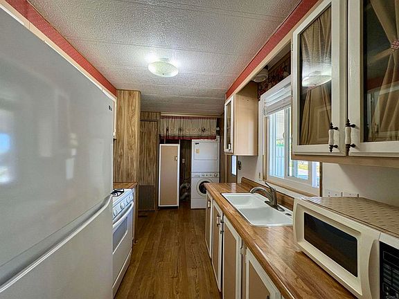 3rd image of 1174 E Main St Spc 173