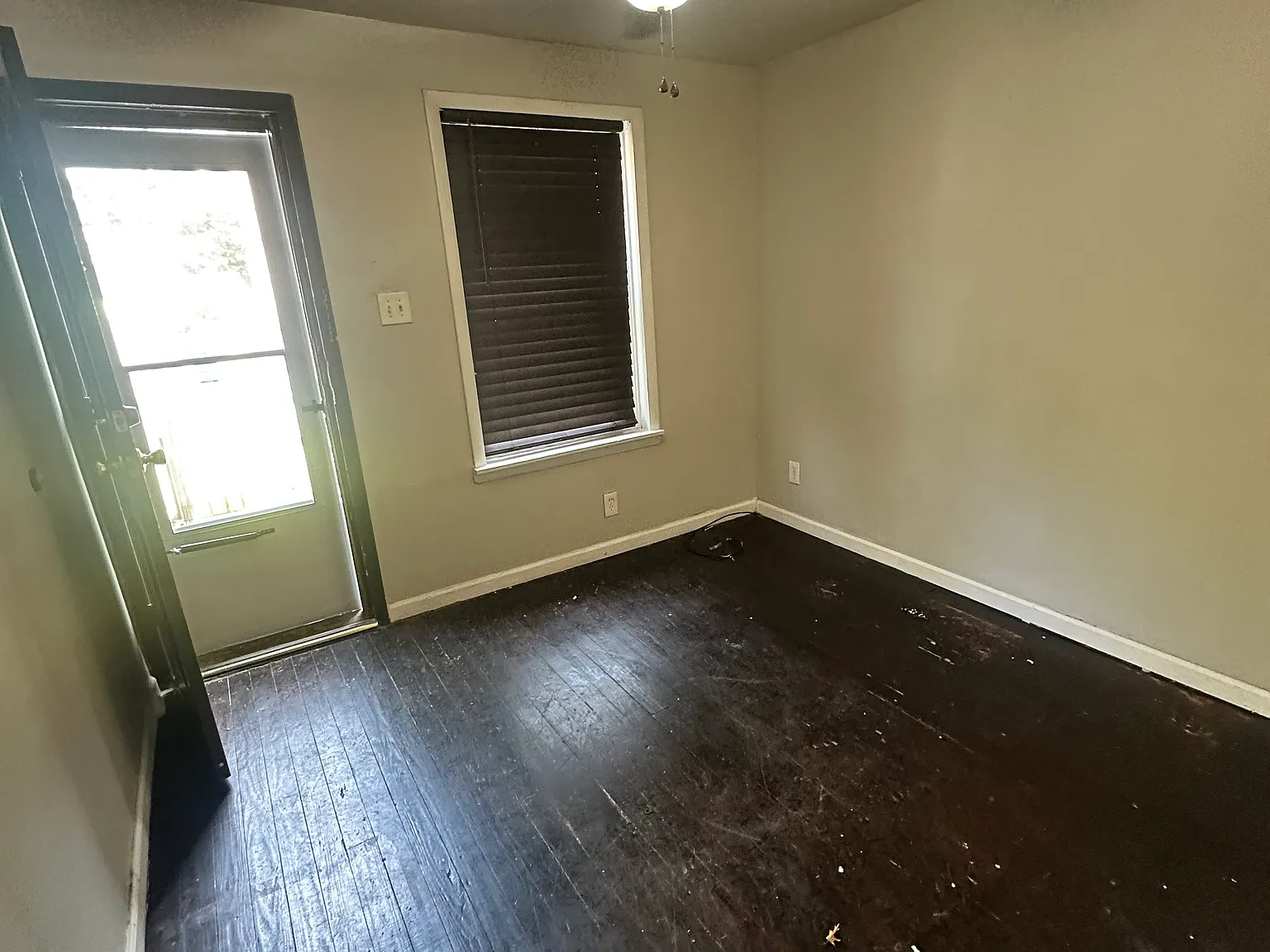 2 bed, 1.5 bath, 925 sqft, $1,700 — Photo 2