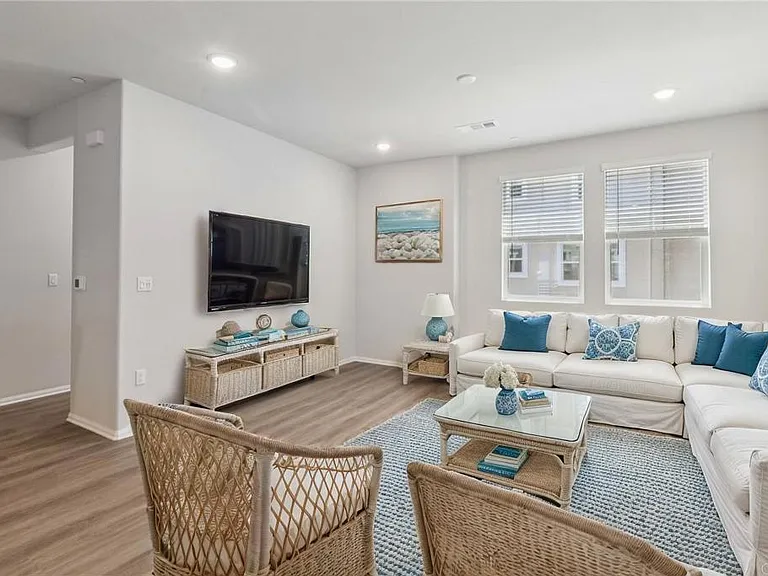 2206 Saltbush Dr — Photo 2