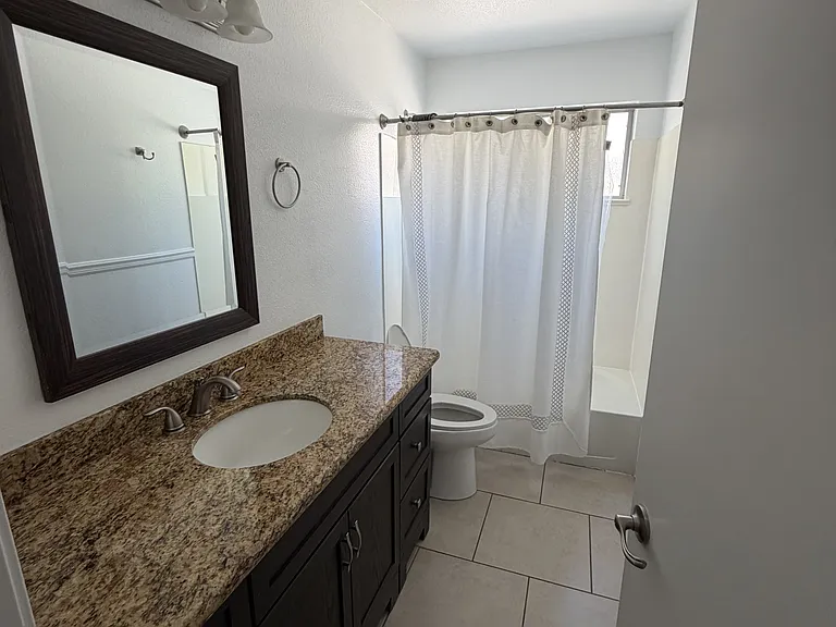 1124 W Laurel Ave — Photo 19
