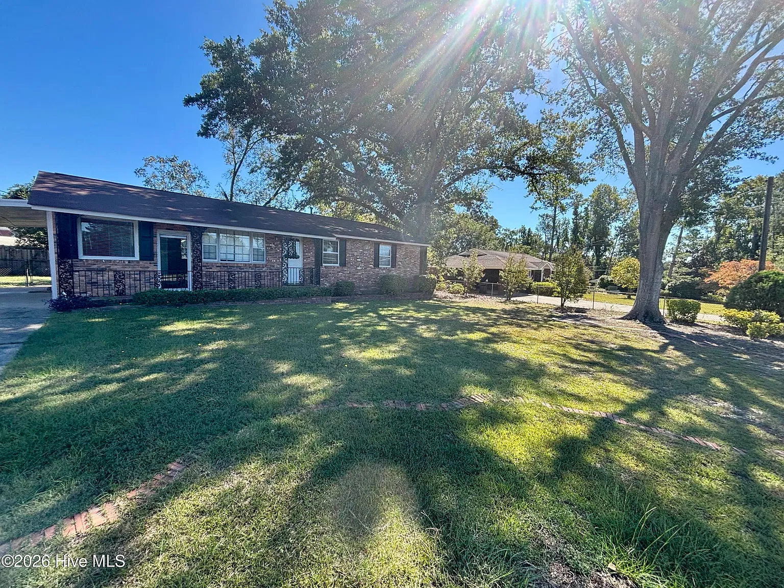 3 bed, 1.5 bath, 1233 sqft, $1,440 — Photo 2