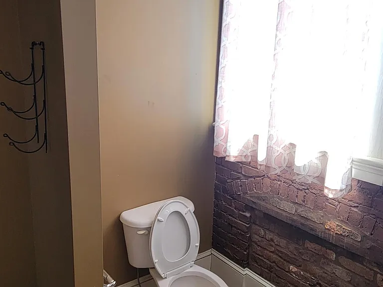 572 Mulberry St — Photo 7