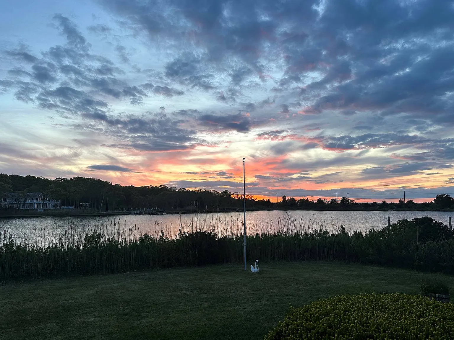 Waterfront Sunsets Galore and a Boaters Paradise — Photo 3