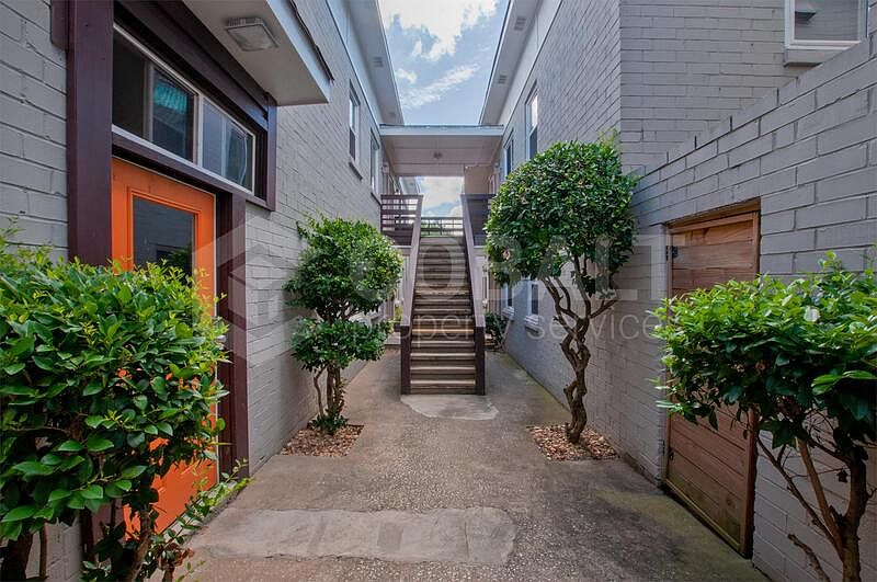 1st image of 271 Glen Iris Dr NE #8A