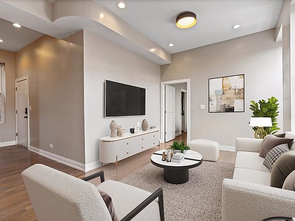 2nd image of 1946 S Racine Ave #3R