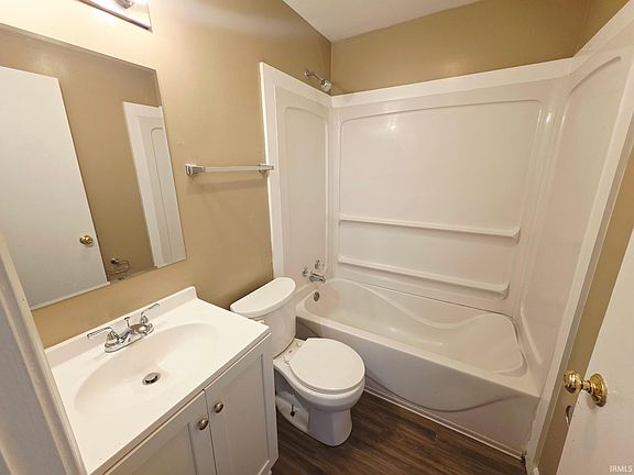 5th image of 1125 Davis Dr