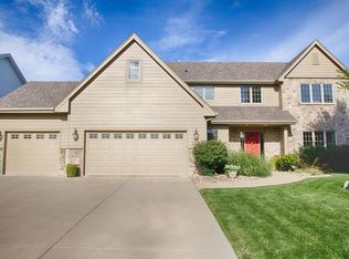 2712 NW 160th St, Clive, IA 50325