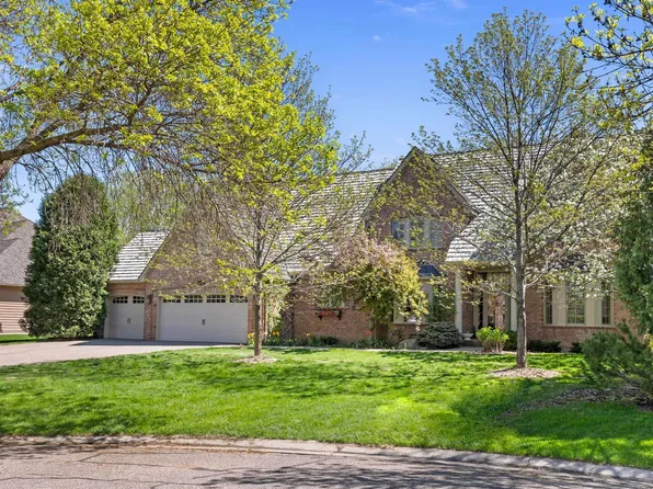 690 Olive Ln N, Plymouth, MN 55447