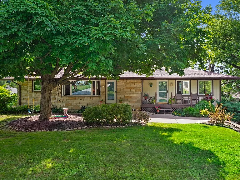 1160 Alfred St — Photo 11
