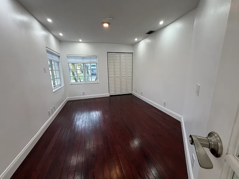 1052 San Luis Rey — Photo 17
