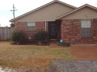 220 6th St, Elgin, OK 73538