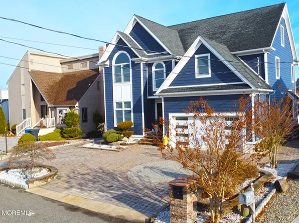 3462 E Lisbon Avenue, Toms River, NJ 08753