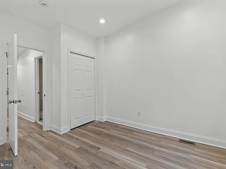 458 E Federal St — Photo 15