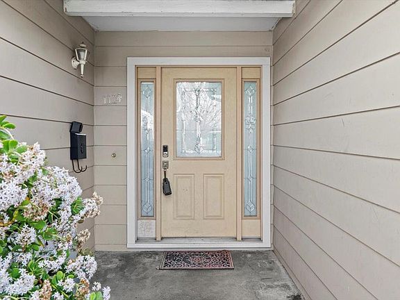 3rd image of 1114 Greenbriar Ave