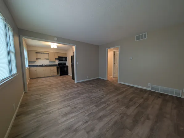 216 W 8th Ave, Emporia, KS