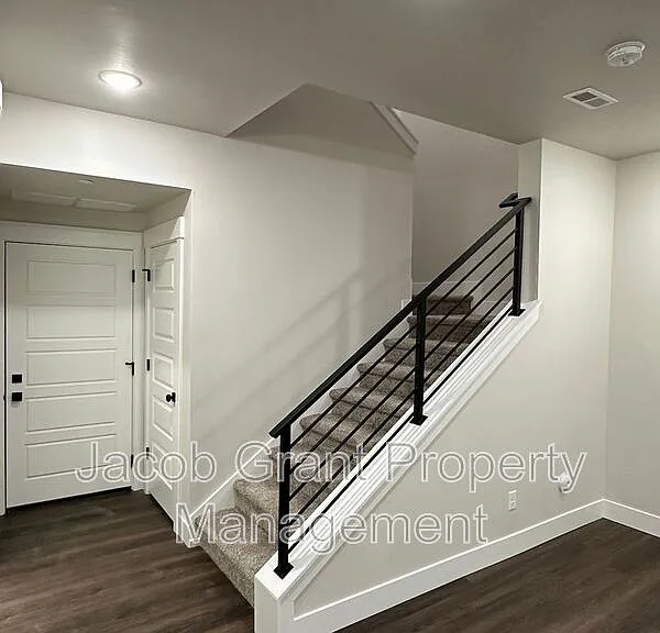 826 E Sunnyside Rd #4 — Photo 9