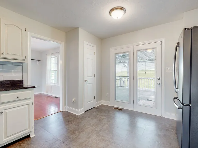 1504 Potter Dr — Photo 15