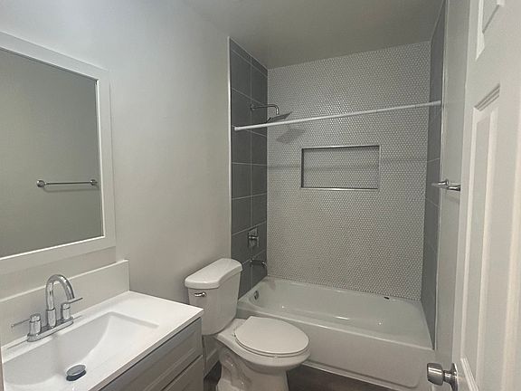 5th image of 14924 Roscoe Blvd #13