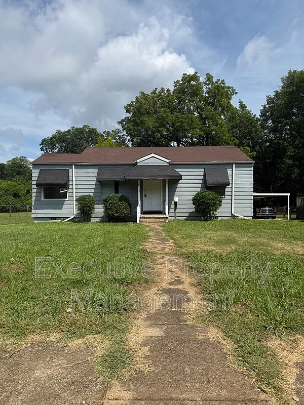 3 bed, 1.0 bath, 1066 sqft, $1,200 — Photo 1