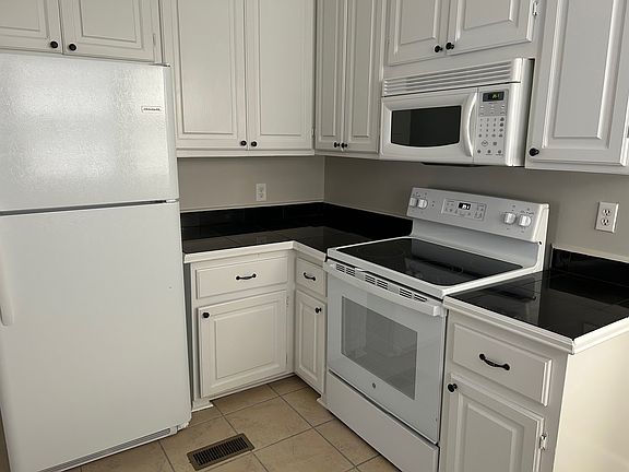 5th image of 1104 Belleview St