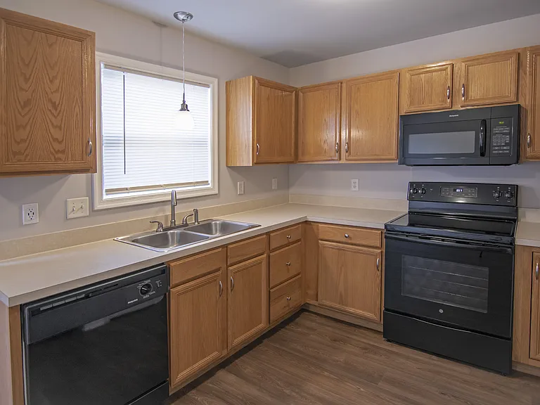 100 Georgetown Rd — Photo 2