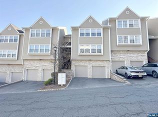 586 Windsor Dr, Palisades Park, NJ 07650