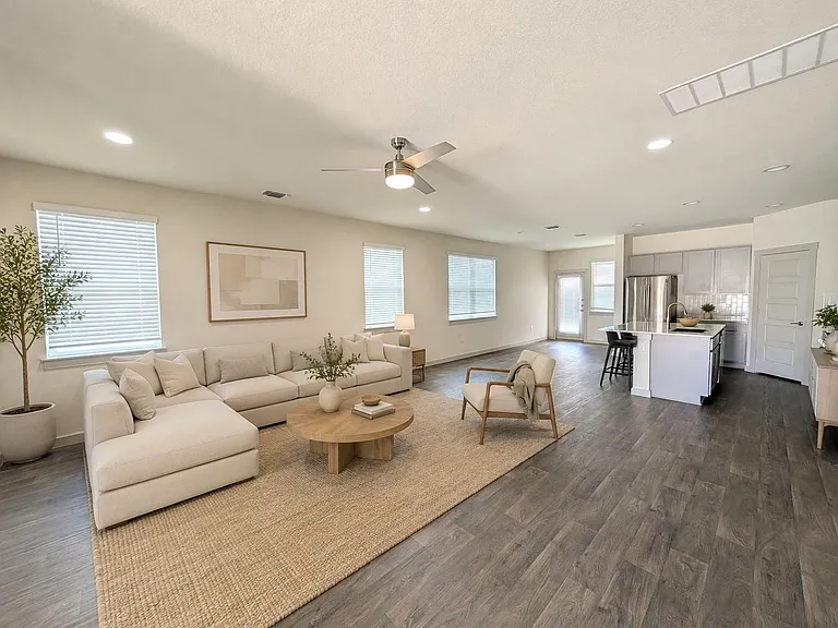 3704 Beechmont Dr — Photo 1