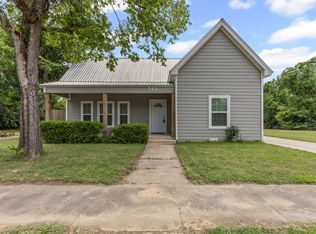 512 E Willingham St, Cleburne, TX 76031
