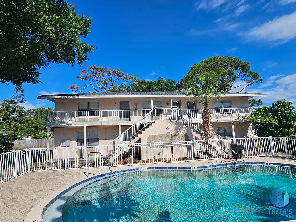 1st image of 209 NW Jefferson Cir N APT 15