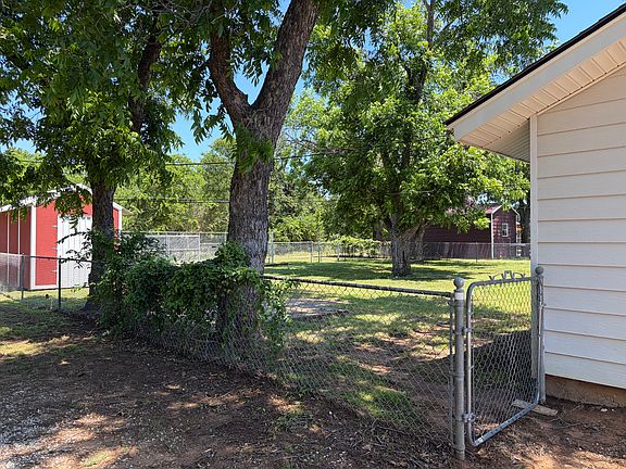3rd image of 715 Gregory Rd