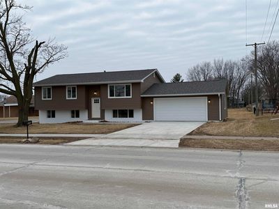 206 S 5th St, Eldridge, IA, 52748