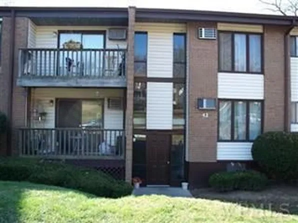 3 Hook Rd, Poughkeepsie, NY 12601