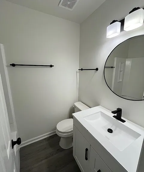 Oak Square Apartments — Photo 16