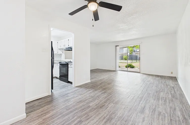 Tanglewood Apartments — Photo 51