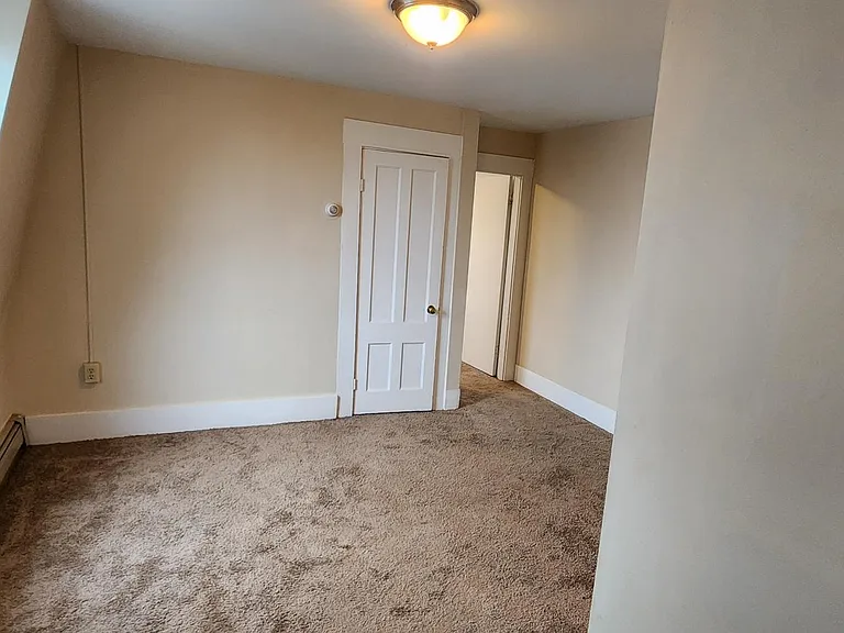 315 Manchester St #3R — Photo 9