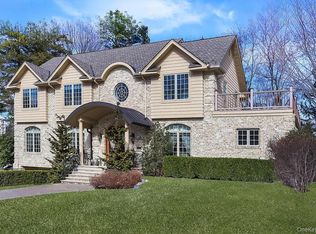 5 Old Field Ln, Great Neck, NY 11020