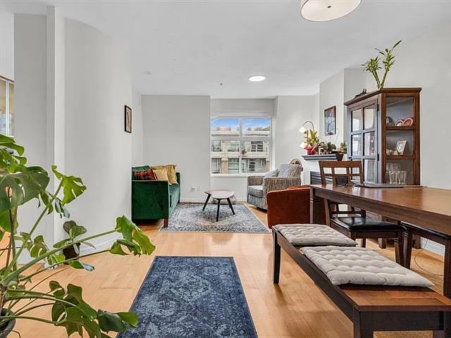 102 Dunbar Street, Vancouver — Photo 3
