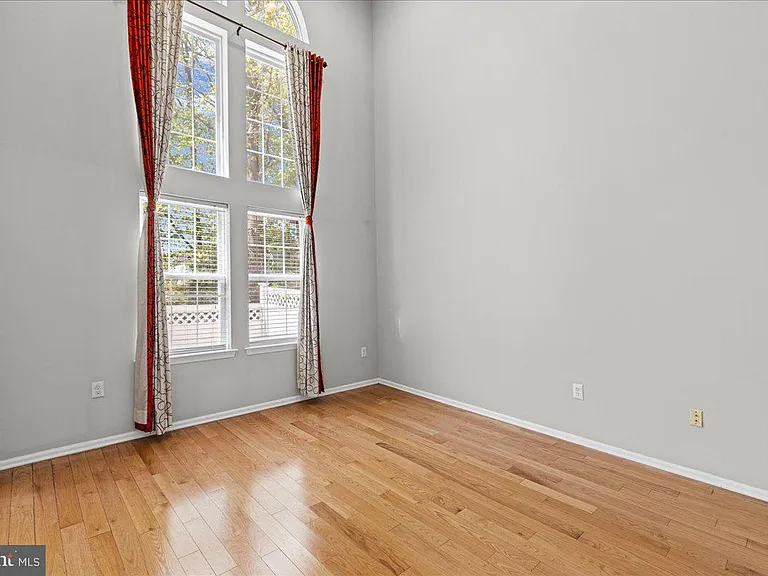 302 Wellington Park Dr — Photo 10