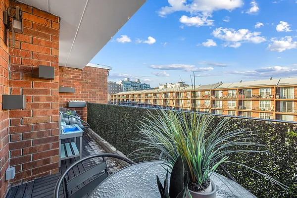 Sold by REMAX Elite | media 21