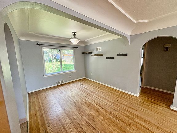 4th image of 1131 Yale Ave