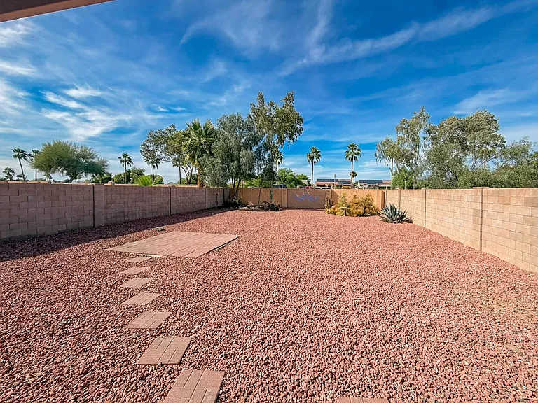 15724 W Smokey Dr — Photo 13