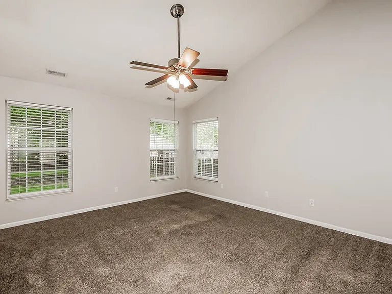 401 Creekstone Dr — Photo 12