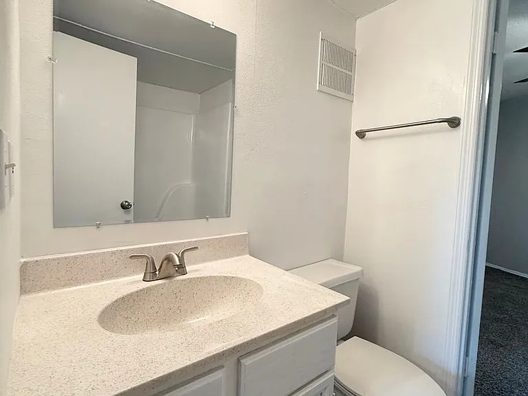 205 W Woodruff — Photo 9