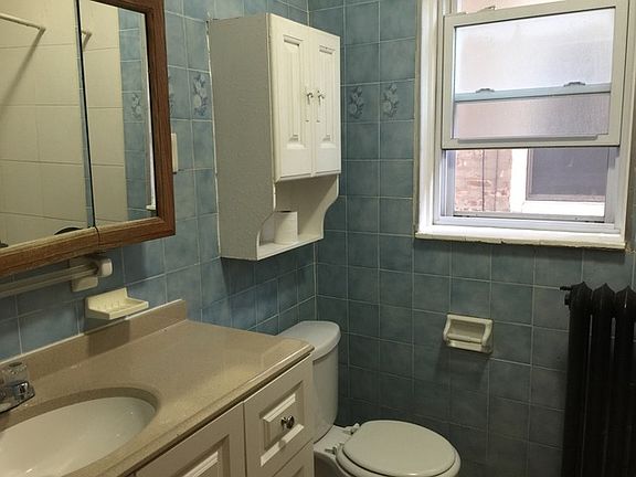 4th image of 5012 W Drummond Pl