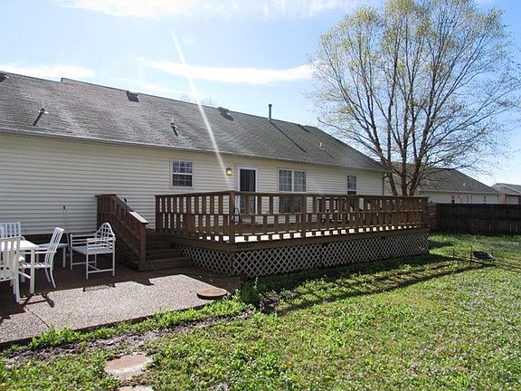 4th image of 1043 Sir James Ave