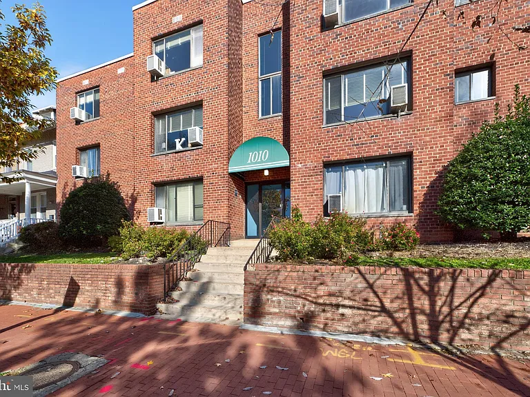1010 G St NE #305 — Photo 1
