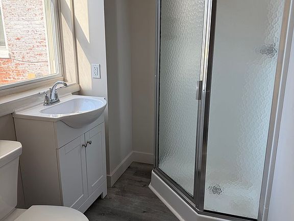 4th image of 420 W King St #1/2