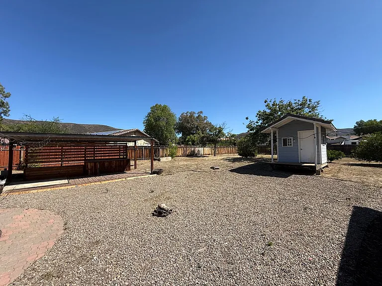 16327 Bassett Ct — Photo 18