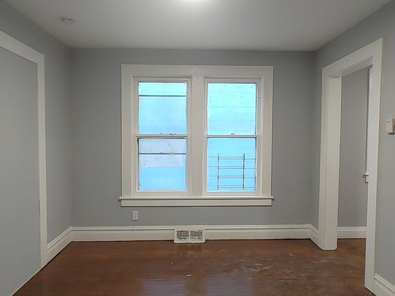 3rd image of 1-201 W Parmenter St #1